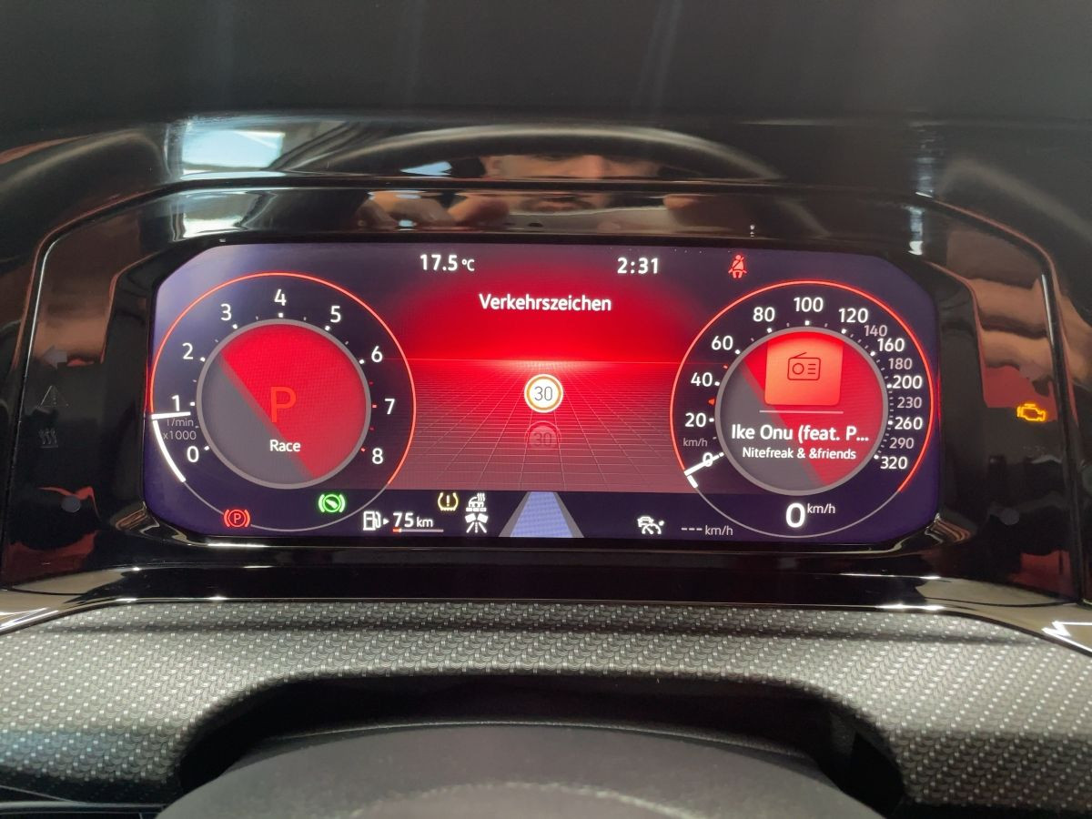 Golf VIII R 2.0 TSI DSG 4M DCC LED-Matrix 