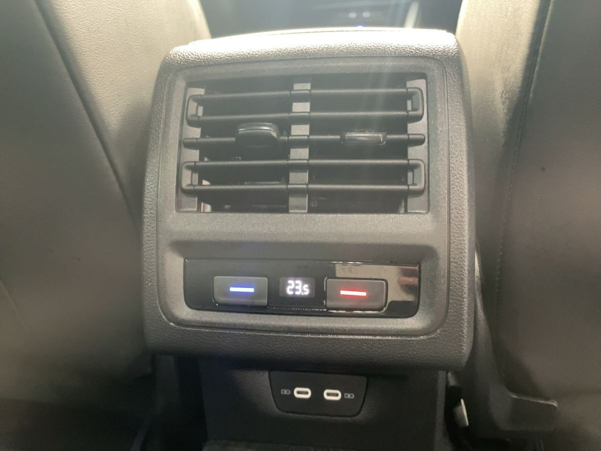 Golf VIII R 2.0 TSI DSG 4M DCC LED-Matrix 