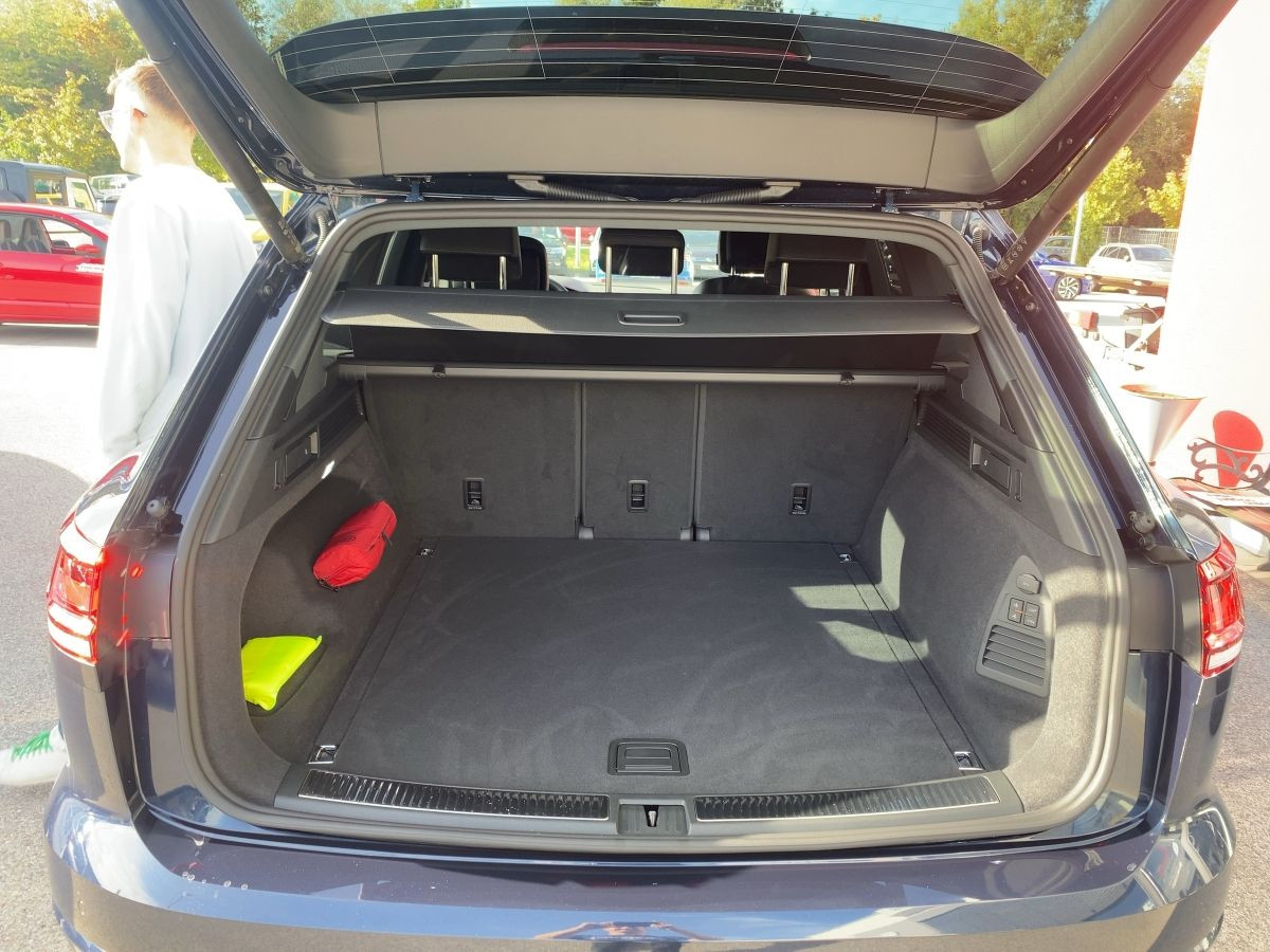 Touareg 3.0 V6 TDI DSG 4M R-Line ACC AHK Navi LED Luft Leder Kamera Lane Ass.