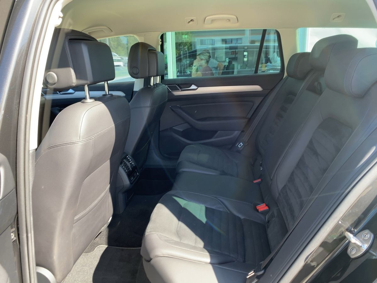 Passat Variant 2.0 TDI DSG Highline R-Line 4M DCC ACC LED Kamera Navi Keyless Bluet.