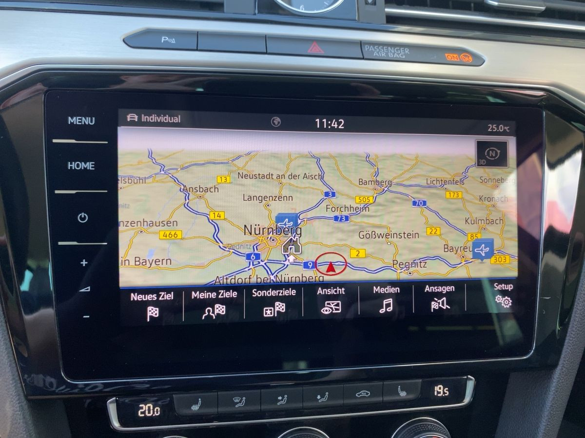Passat Variant 2.0 TDI DSG Highline R-Line 4M DCC ACC LED Kamera Navi Keyless Bluet.