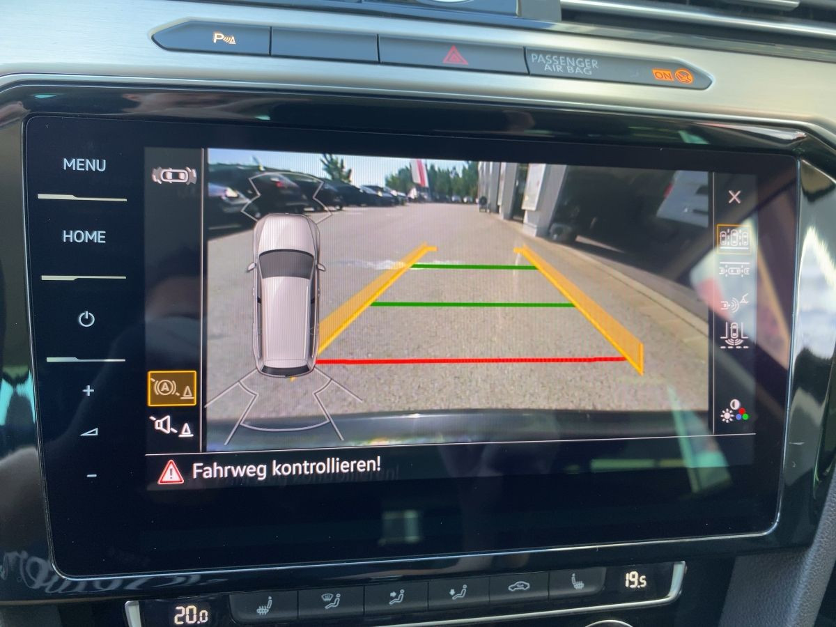 Passat Variant 2.0 TDI DSG Highline R-Line 4M DCC ACC LED Kamera Navi Keyless Bluet.