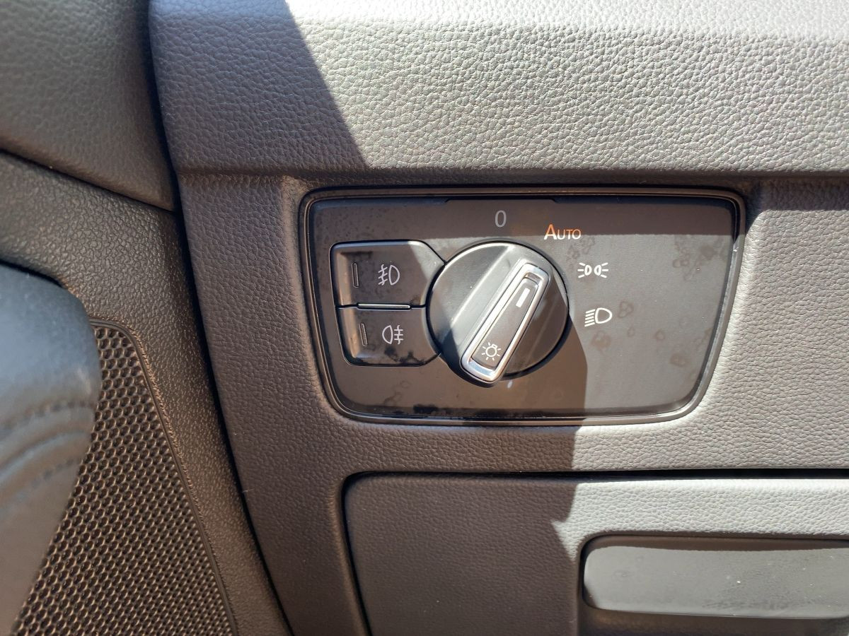 Passat Variant 2.0 TDI DSG Highline R-Line 4M DCC ACC LED Kamera Navi Keyless Bluet.