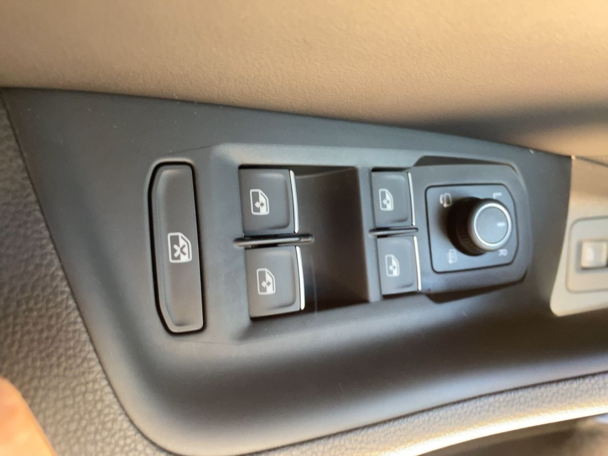 Passat Variant 2.0 TDI DSG Highline R-Line 4M DCC ACC LED Kamera Navi Keyless Bluet.