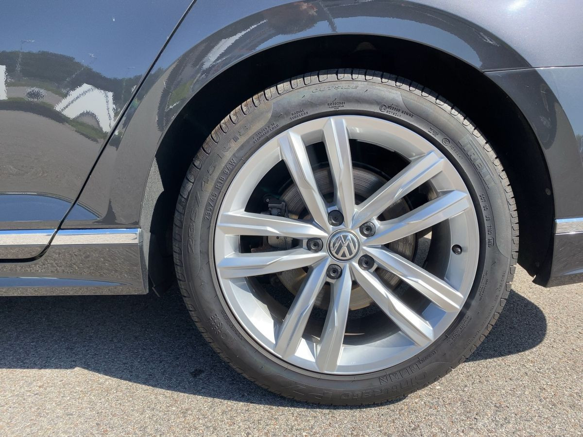 Passat Variant 2.0 TDI DSG Highline R-Line 4M DCC ACC LED Kamera Navi Keyless Bluet.