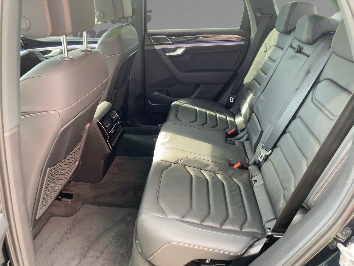 Touareg 3.0 V6 TDI DSG 4M Elegance AHK Navi LED-Matrix Pano 