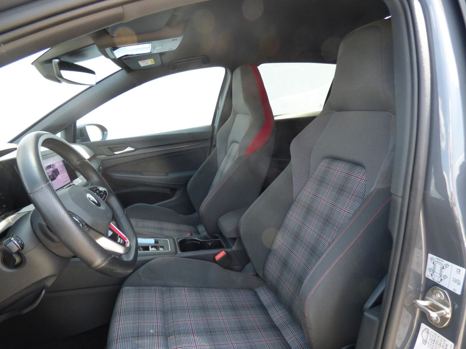 Golf VIII GTI 2.0 TSI DSG ACC Navi LED-Matrix Kamera Side Ass Keyless Bluet. Sitzh.