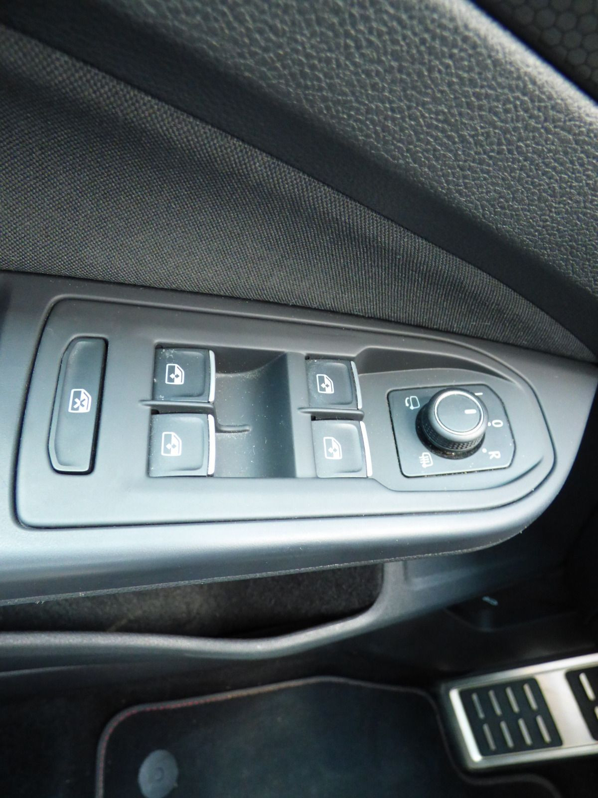 Golf VIII GTI 2.0 TSI DSG ACC Navi LED-Matrix Kamera Side Ass Keyless Bluet. Sitzh.