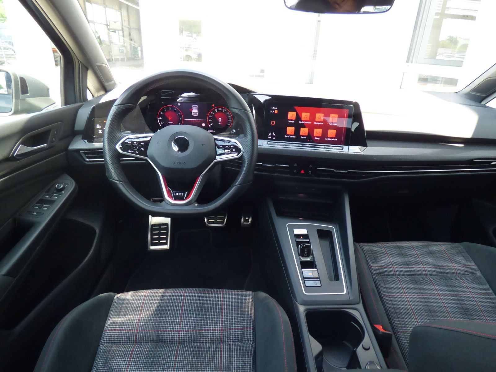 Golf VIII GTI 2.0 TSI DSG ACC Navi LED-Matrix Kamera Side Ass Keyless Bluet. Sitzh.