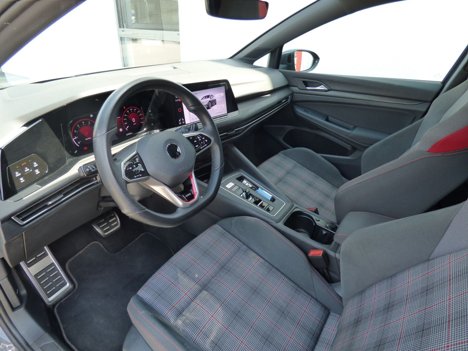 Golf VIII GTI 2.0 TSI DSG ACC Navi LED-Matrix Kamera Side Ass Keyless Bluet. Sitzh.