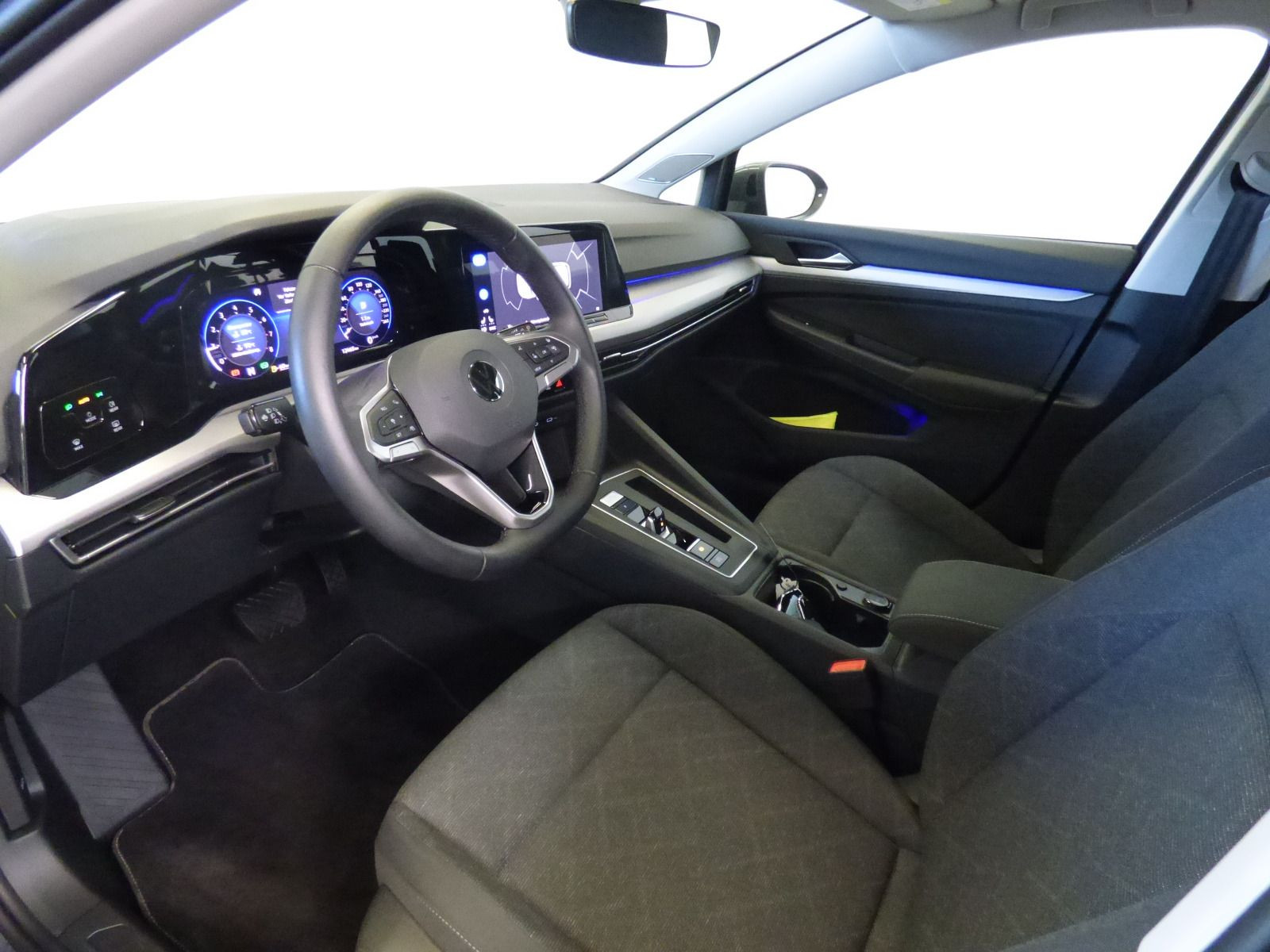 Golf VIII 1.0 eTSI DSG Life AHK ACC LED Lane-Ass Navi 