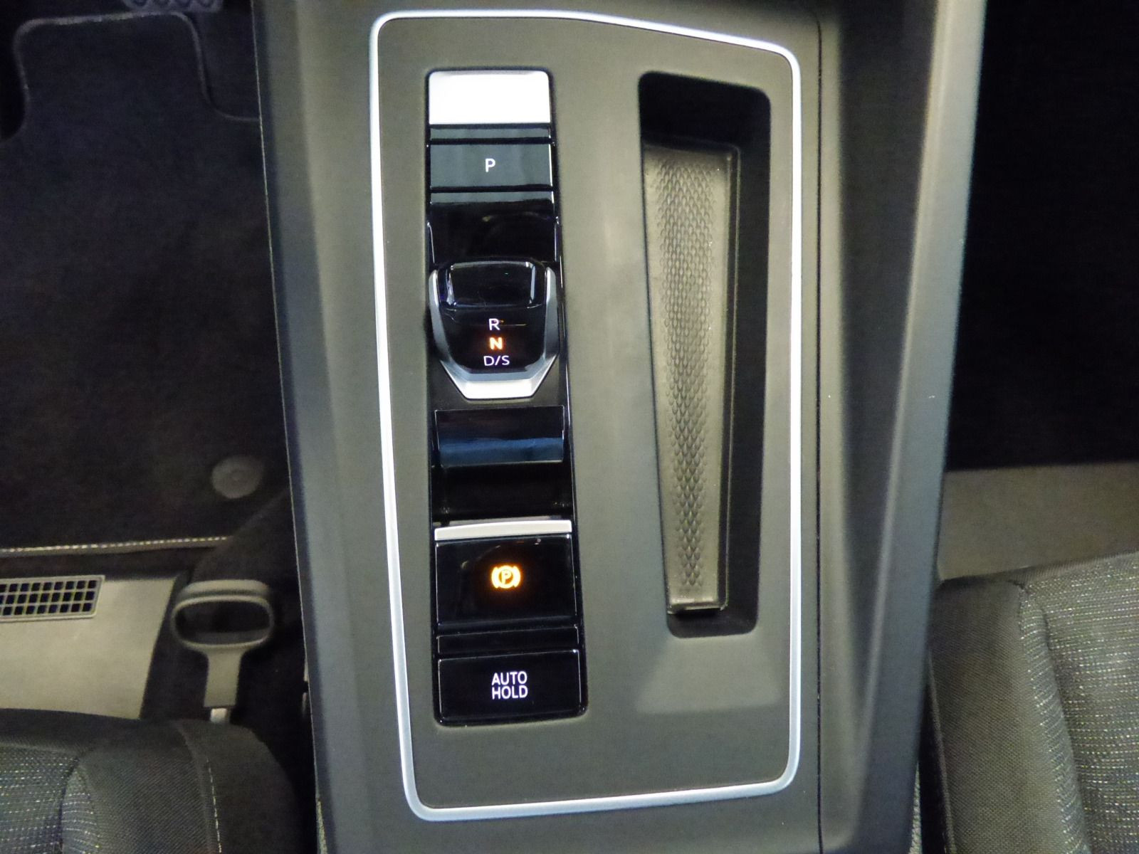 Golf VIII 1.0 eTSI DSG Life AHK ACC LED Lane-Ass Navi 