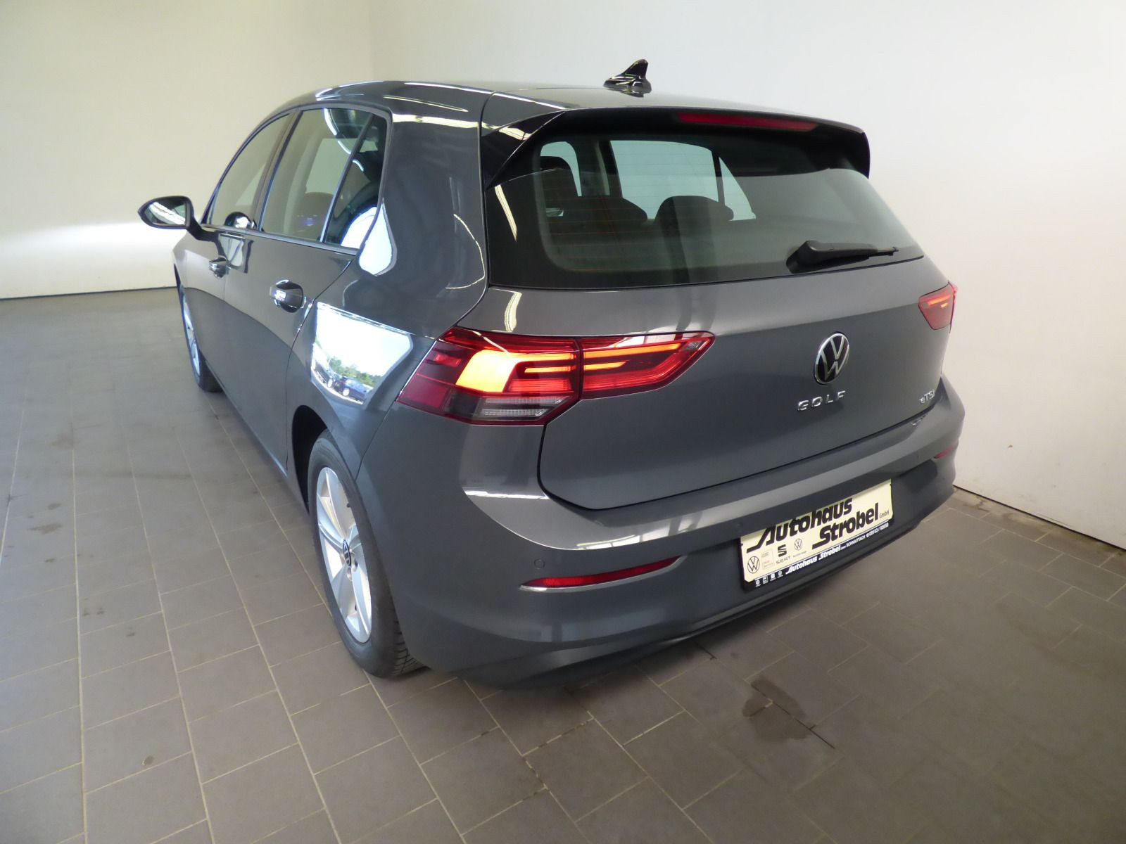 Golf VIII 1.0 eTSI DSG Life AHK ACC LED Lane-Ass Navi 