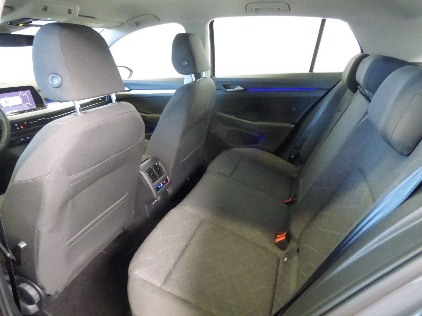 Golf VIII 1.0 eTSI DSG Life AHK ACC LED Lane-Ass Navi 