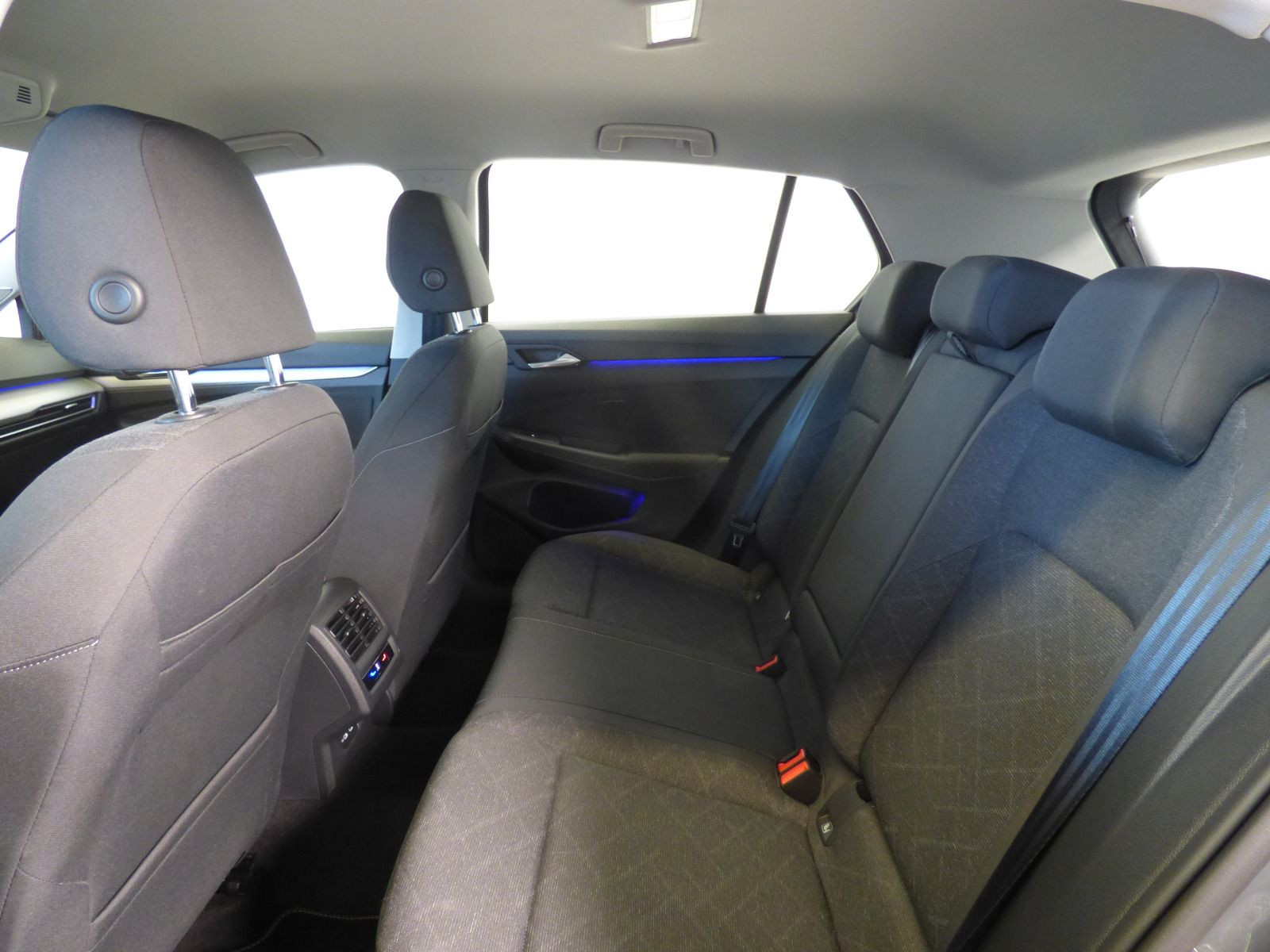 Golf VIII 1.0 eTSI DSG Life AHK ACC LED Lane-Ass Navi 