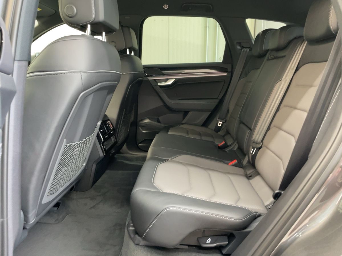 Touareg 3.0 V6 TDI DSG R-Line 4M ACC AHK Navi Leder