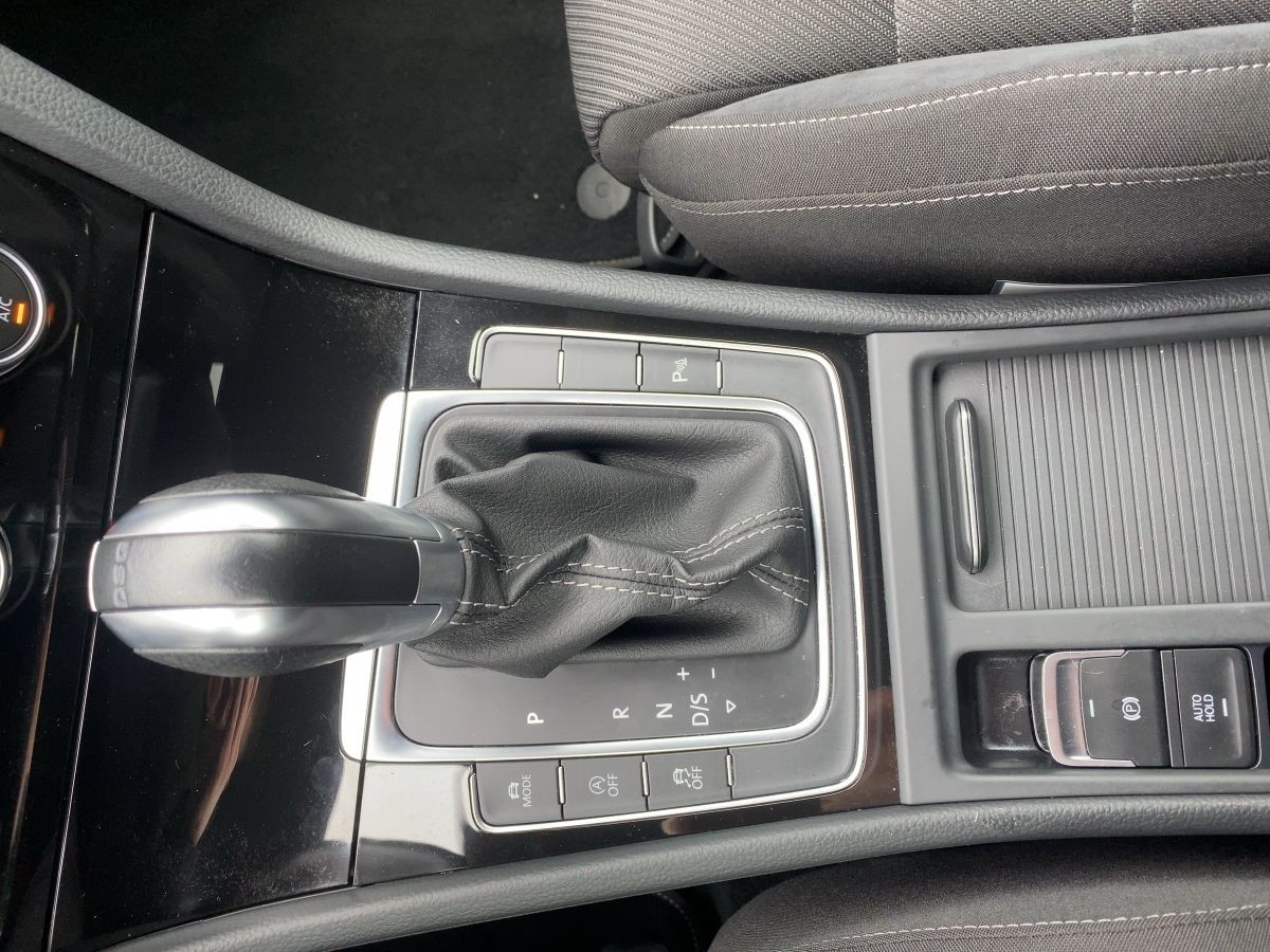 Golf VII R 2.0 TFSI 4M Navi LED Kamera Bluet. Parkp. Sitzh. Front Ass. Climatronic