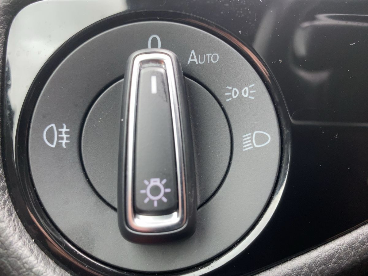 Golf VII R 2.0 TFSI 4M Navi LED Kamera Bluet. Parkp. Sitzh. Front Ass. Climatronic