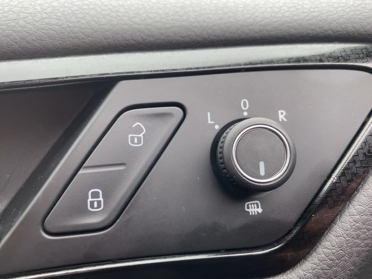 Golf VII R 2.0 TFSI 4M Navi LED Kamera Bluet. Parkp. Sitzh. Front Ass. Climatronic