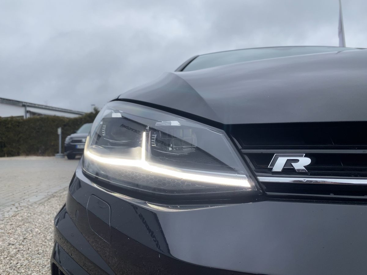 Golf VII R 2.0 TFSI 4M Navi LED Kamera Bluet. Parkp. Sitzh. Front Ass. Climatronic