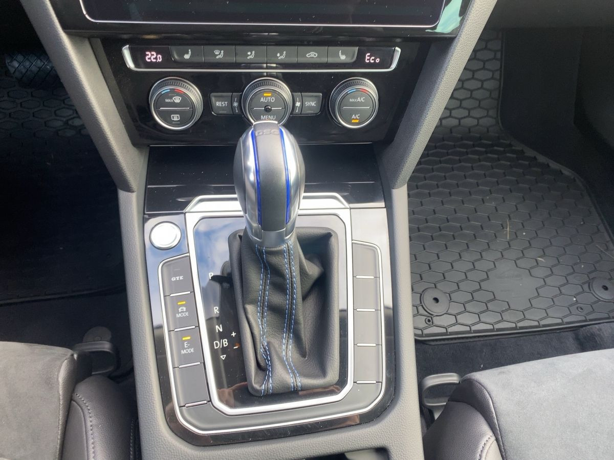 Passat Variant GTE 1.4 TSI R-Line DCC Kamera AHK Navi 