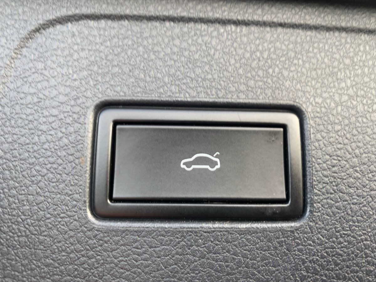 Passat Variant GTE 1.4 TSI R-Line DCC Kamera AHK Navi 