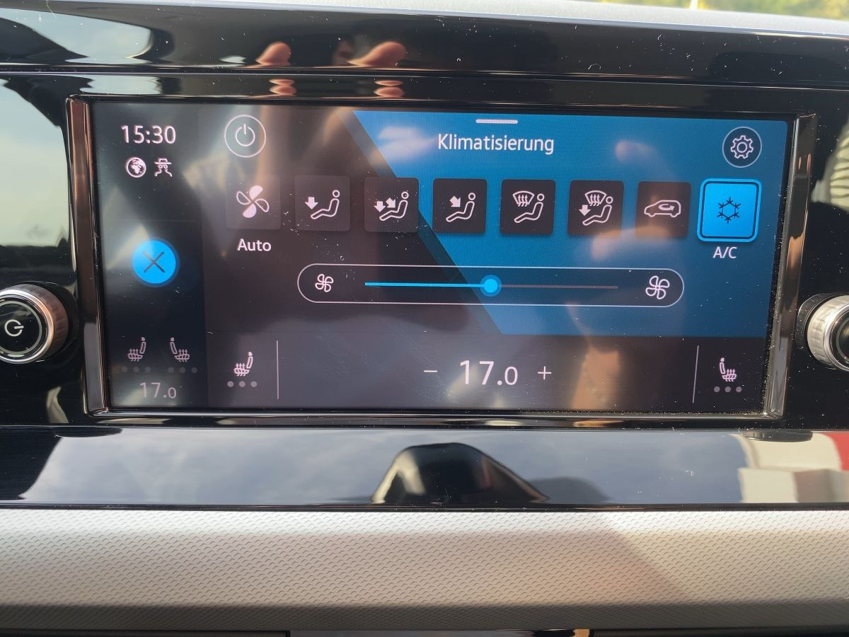Golf VIII 1.0 TSI Basis ab 4,99% AHK LED Climatronic Parkp. Lane Ass. Light Ass.
