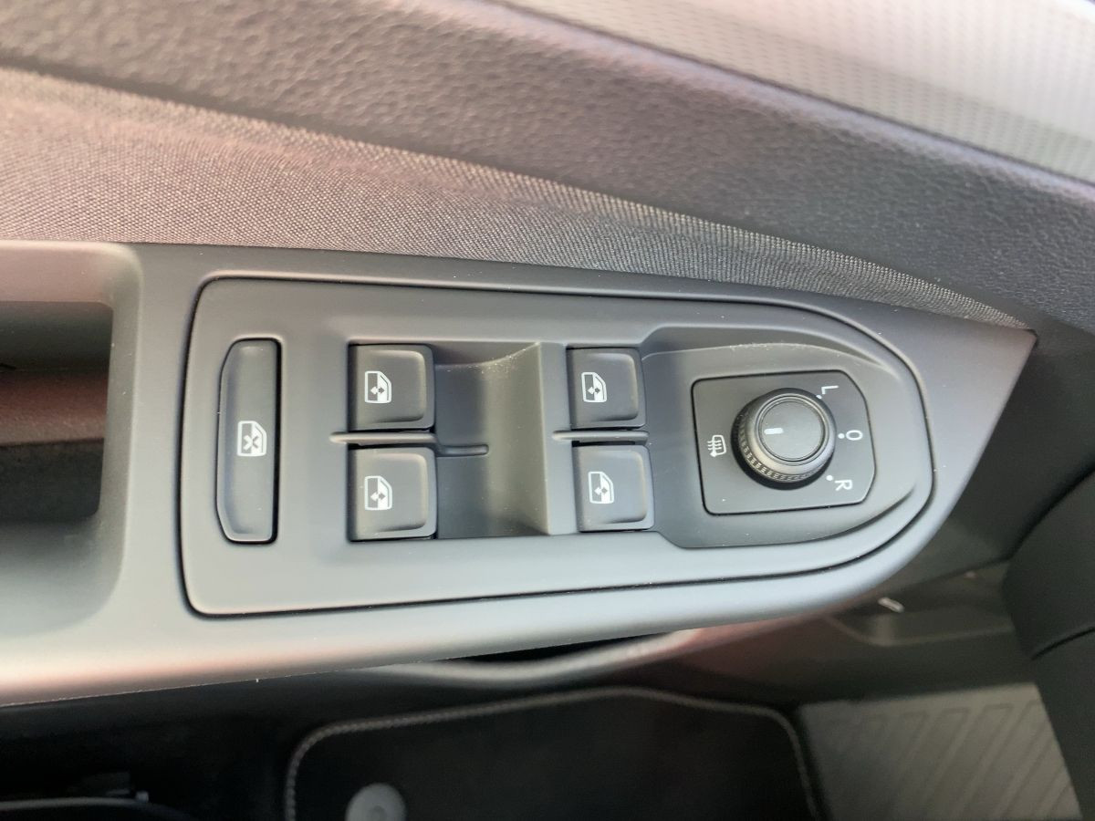 Golf VIII 1.0 TSI Basis ab 4,99% AHK LED Climatronic Parkp. Lane Ass. Light Ass.