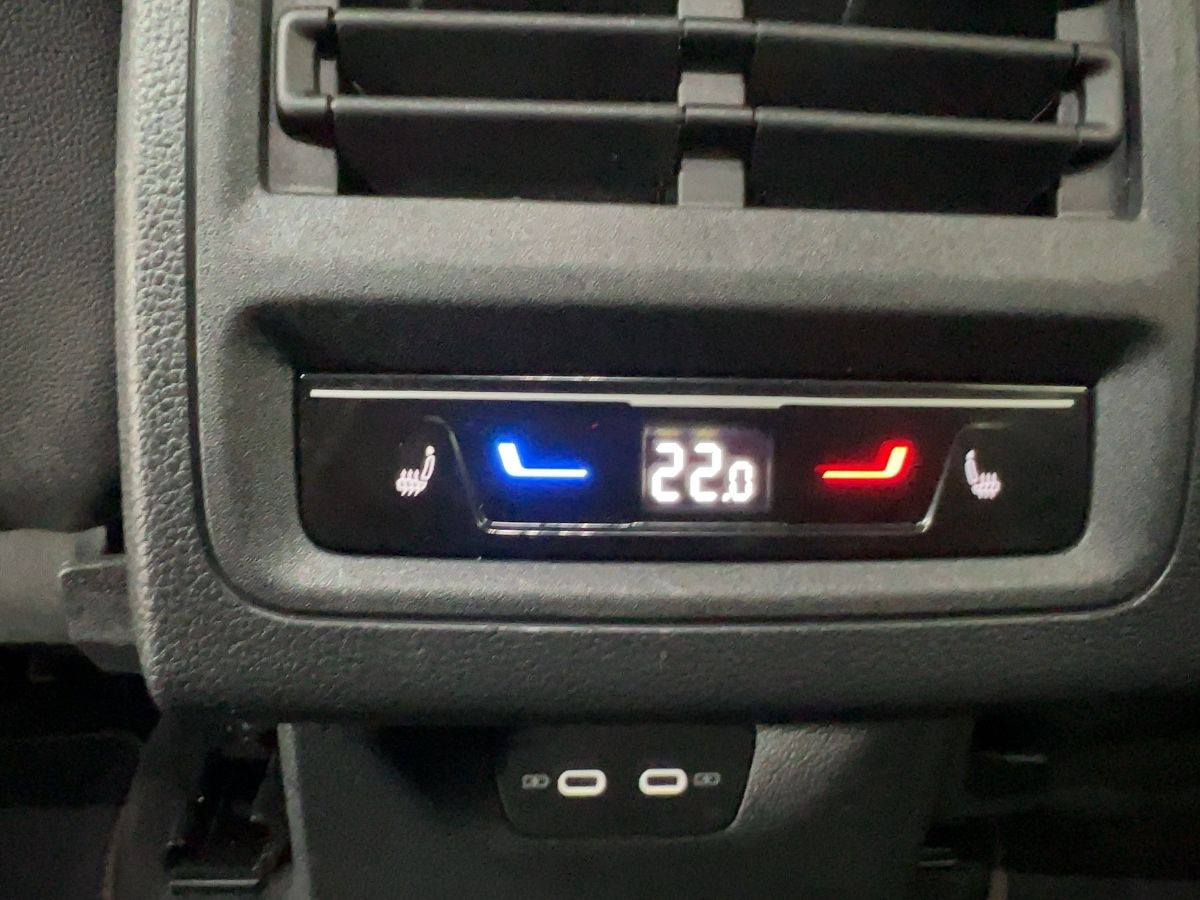 Golf VIII GTI 2.0 TSI ACC AHK DCC LED-Matrix Leder Navi Standh. 