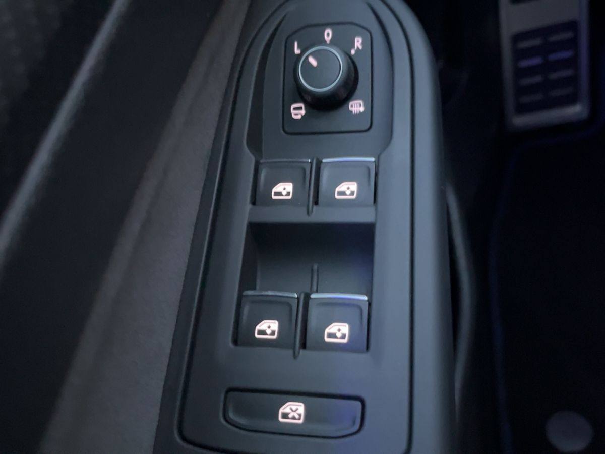 Golf VIII R 2.0 TSI DSG 4M ACC DCC LED-Matrix Kamera Navi