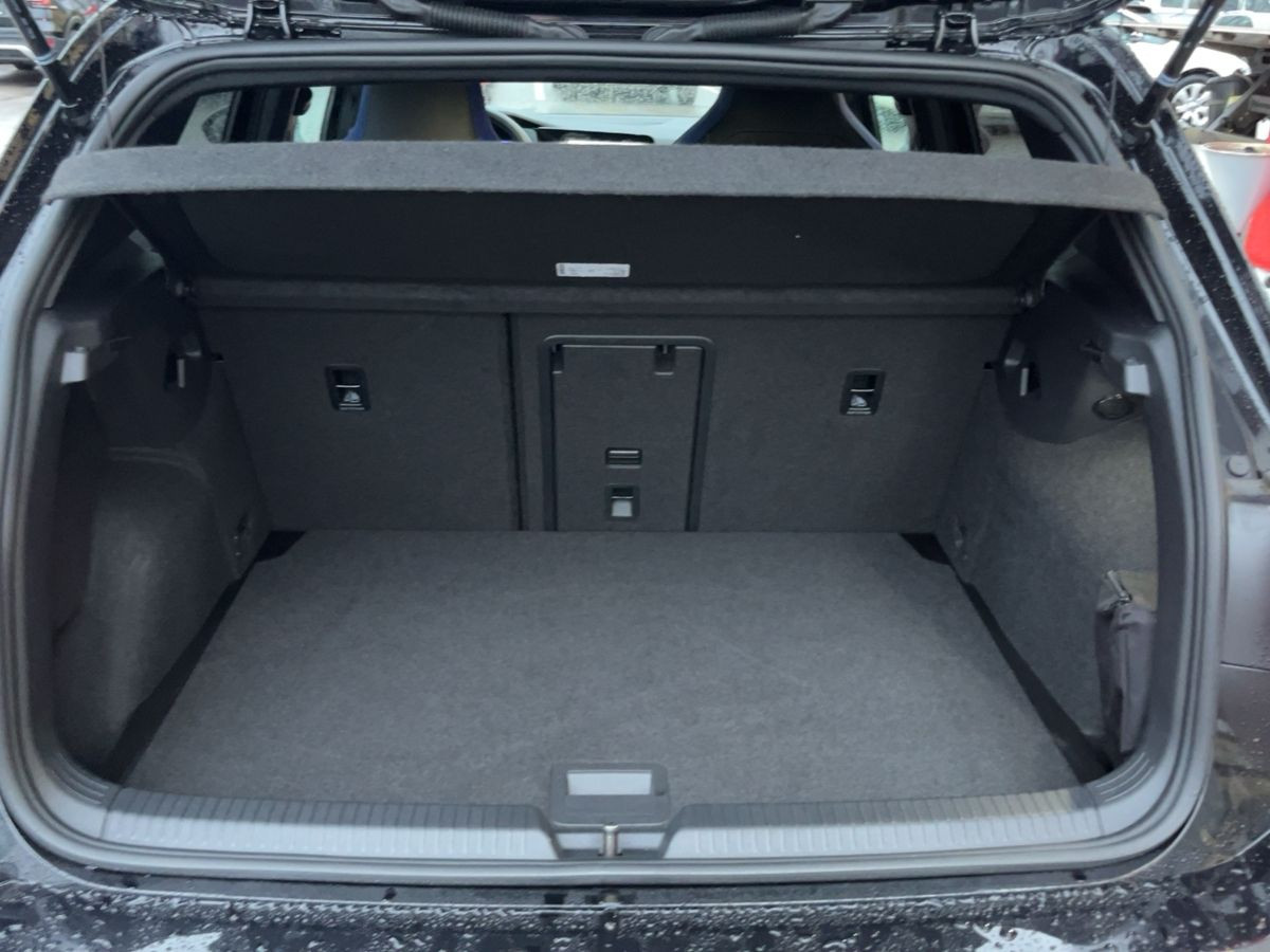 Golf VIII R 2.0 TSI DSG 4M ACC DCC LED-Matrix Kamera Navi