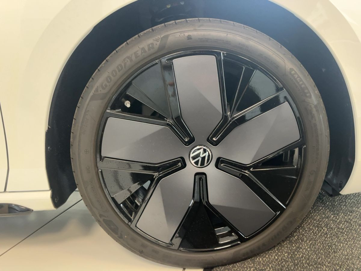 Passat R-Line 2.0 TDI DSG ACC*AHK*IQ.LIGHT
