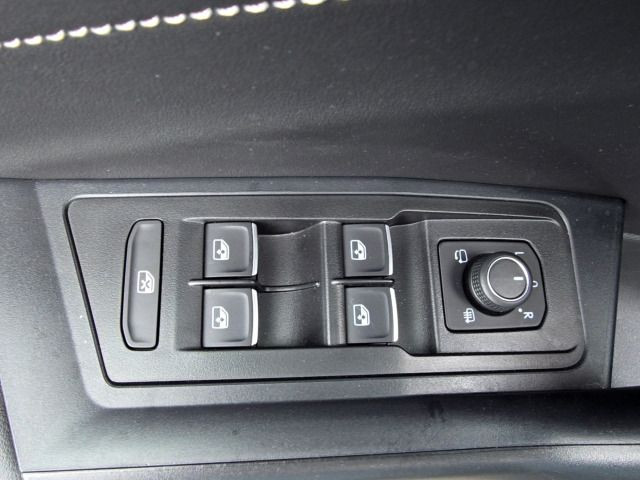 T-Roc 1.5 TSI DSG Sport R-line ACC LED Navi Lane-Ass Bluet.