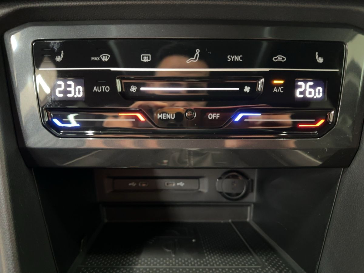 Tiguan 2.0 TSI DSG*BLACK STYLE*ACC*IQ.LIGHT*WR*LEDER