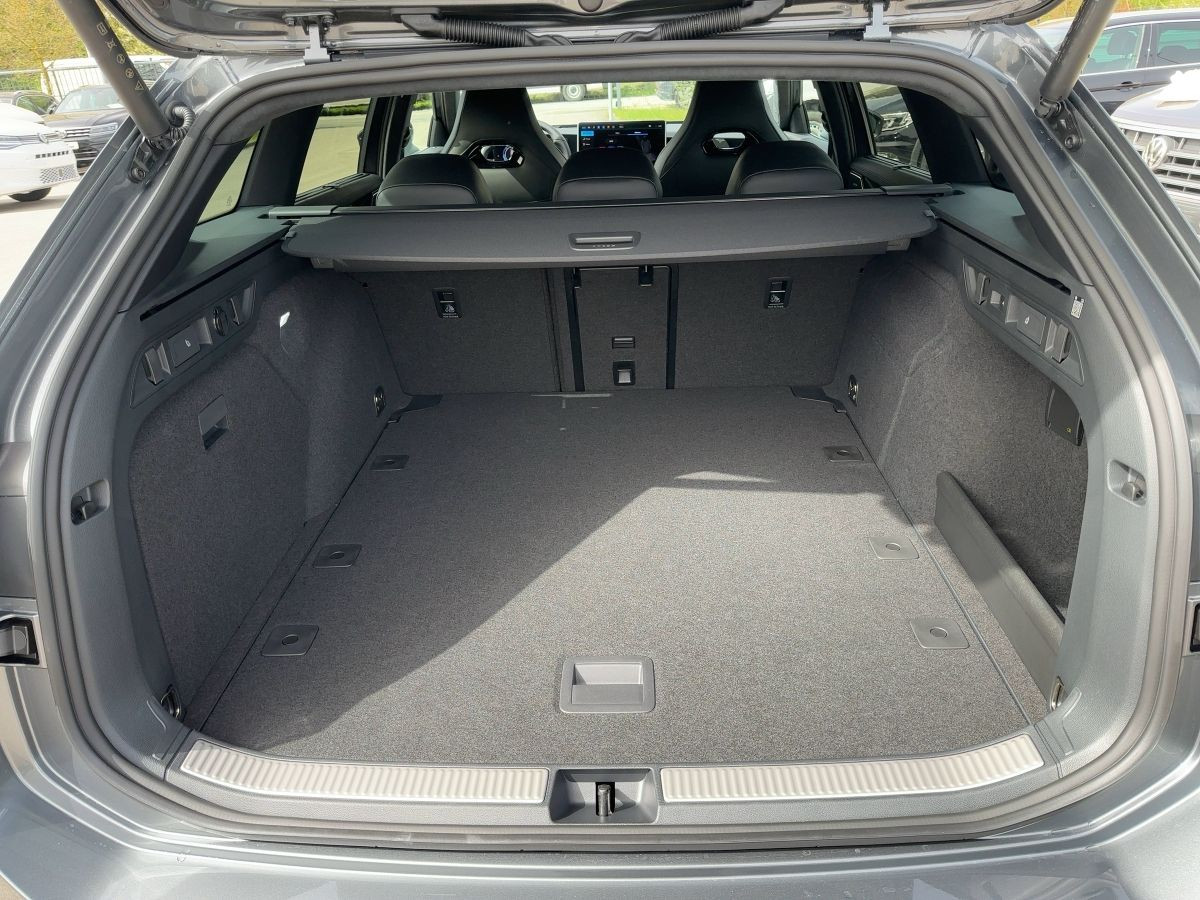 Passat R-Line 2.0 TDI DSG*ACC*AHK*IQ.LIGHT*NAVI