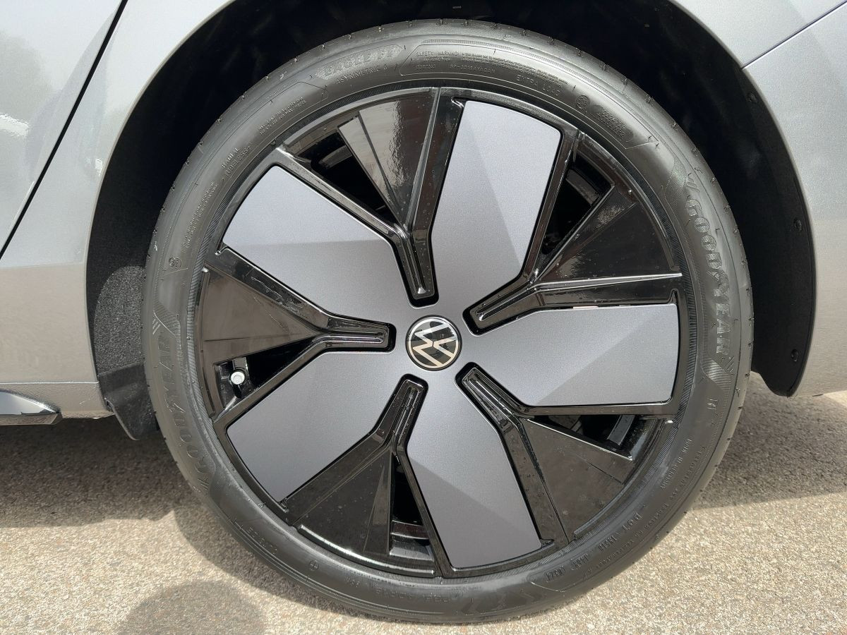 Passat R-Line 2.0 TDI DSG*ACC*AHK*IQ.LIGHT*NAVI