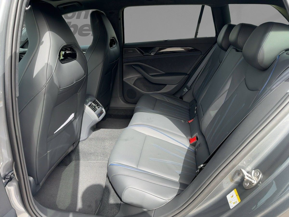 Passat R-Line 2.0 TDI DSG*ACC*AHK*IQ.LIGHT*NAVI