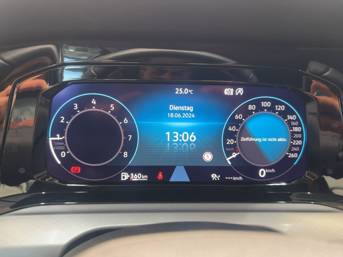 Golf VIII 1.5 TSI Life ACC Navi LED DAB+ Lane Ass. Park Ass. Keyless Sitzh.