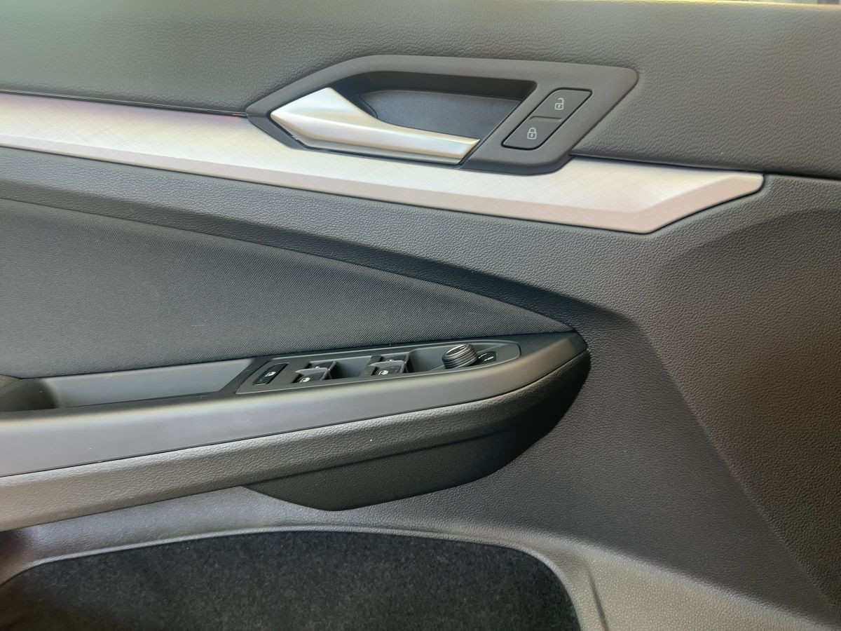 Golf VIII 1.5 TSI Life ACC Navi LED DAB+ Lane Ass. Park Ass. Keyless Sitzh.
