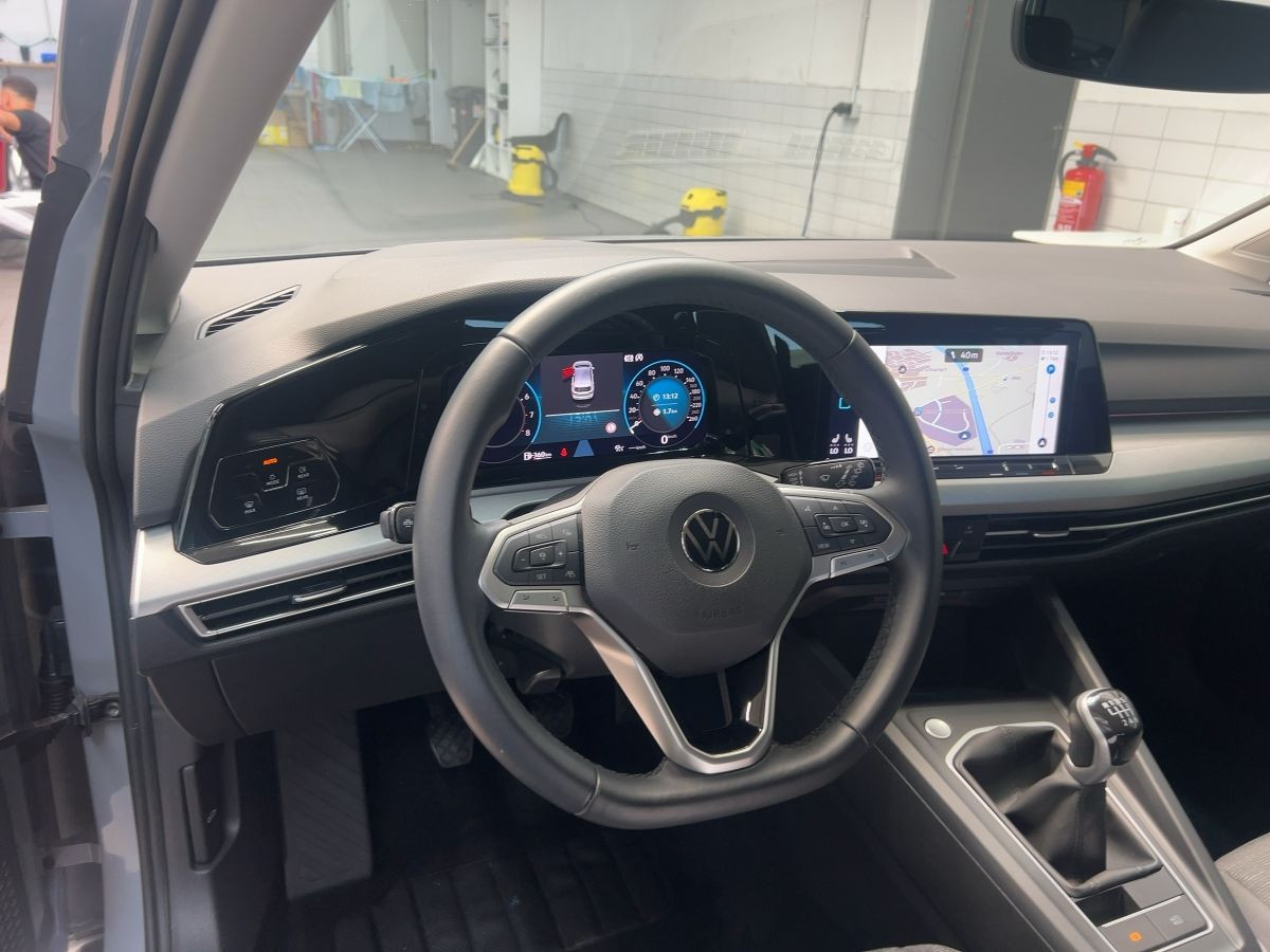 Golf VIII 1.5 TSI Life ACC Navi LED DAB+ Lane Ass. Park Ass. Keyless Sitzh.