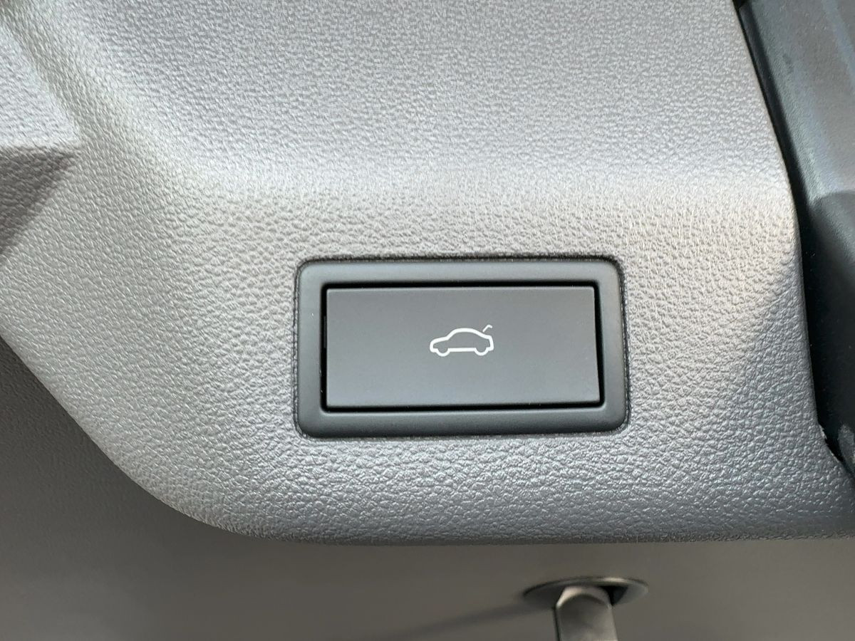 Multivan Style 2.0 TDI DSG*ACC*AHK*IQ.LIGHT*WR*NAVI