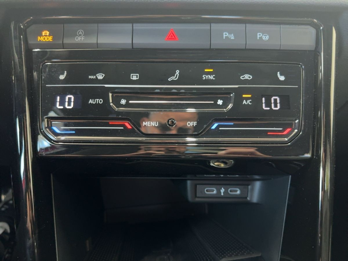 T-Roc 1.5 TSI DSG R-Line ab 3,99% ACC LED-Matrix Navi Pano Lane-Ass Bluet.