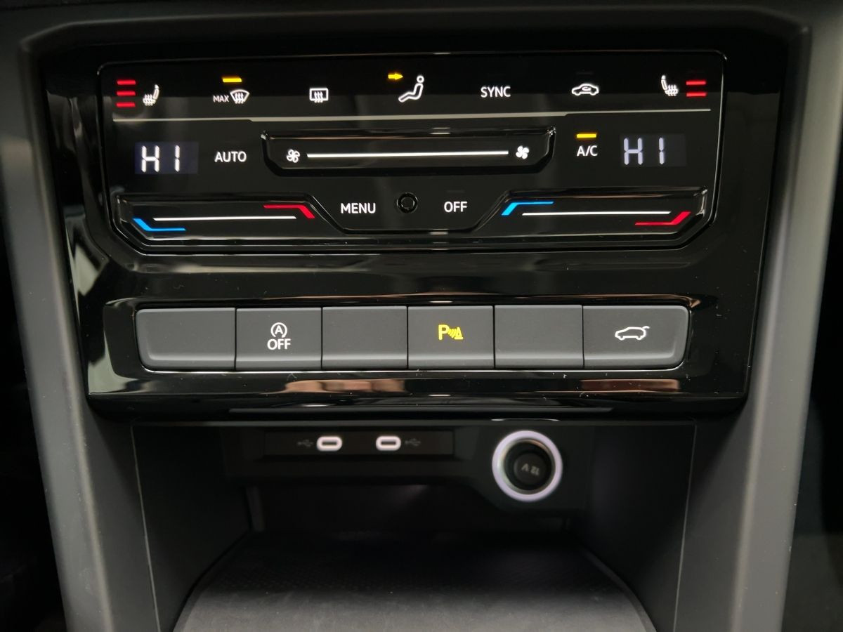 Touran Highline 1,5 l TSI 110 kW DSG*AHK*Navi*WR