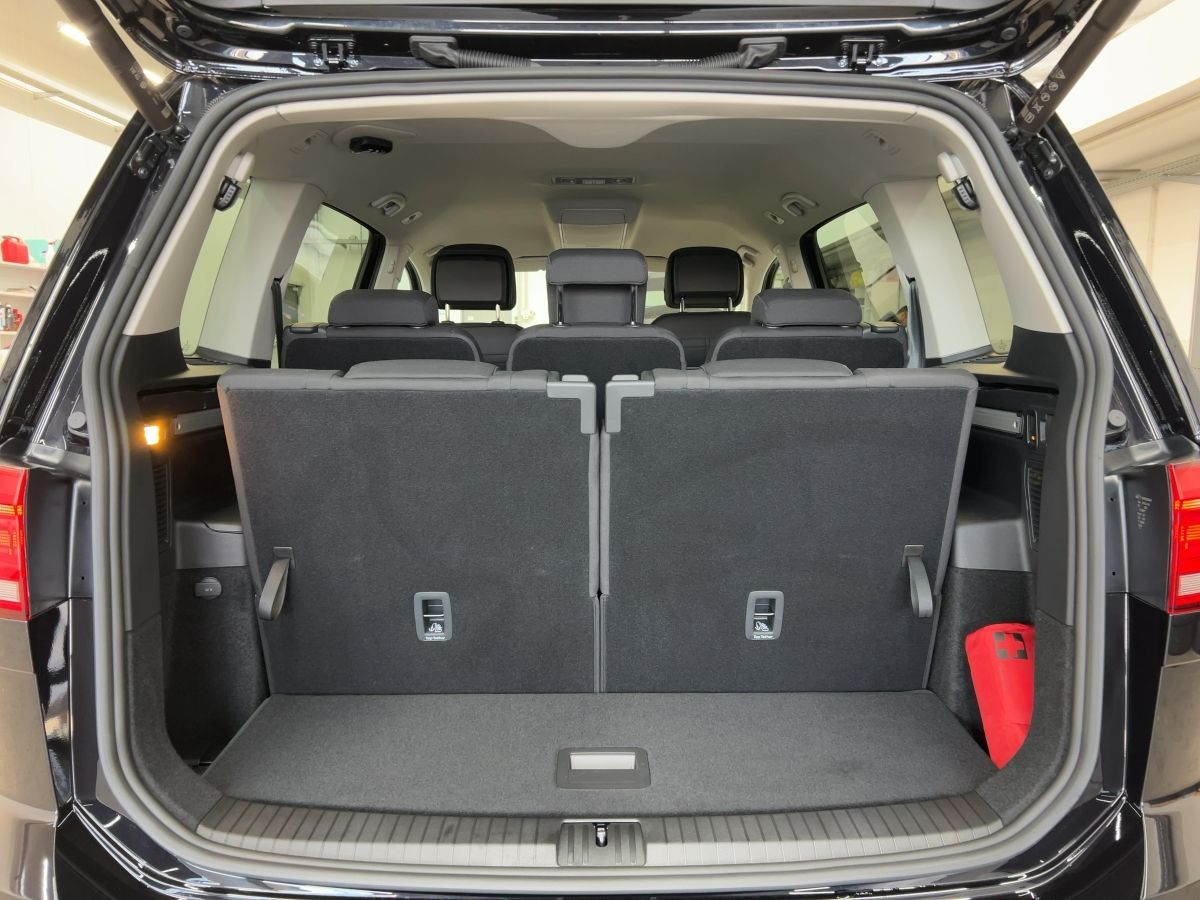 Touran Highline 1,5 l TSI 110 kW DSG*AHK*Navi*WR