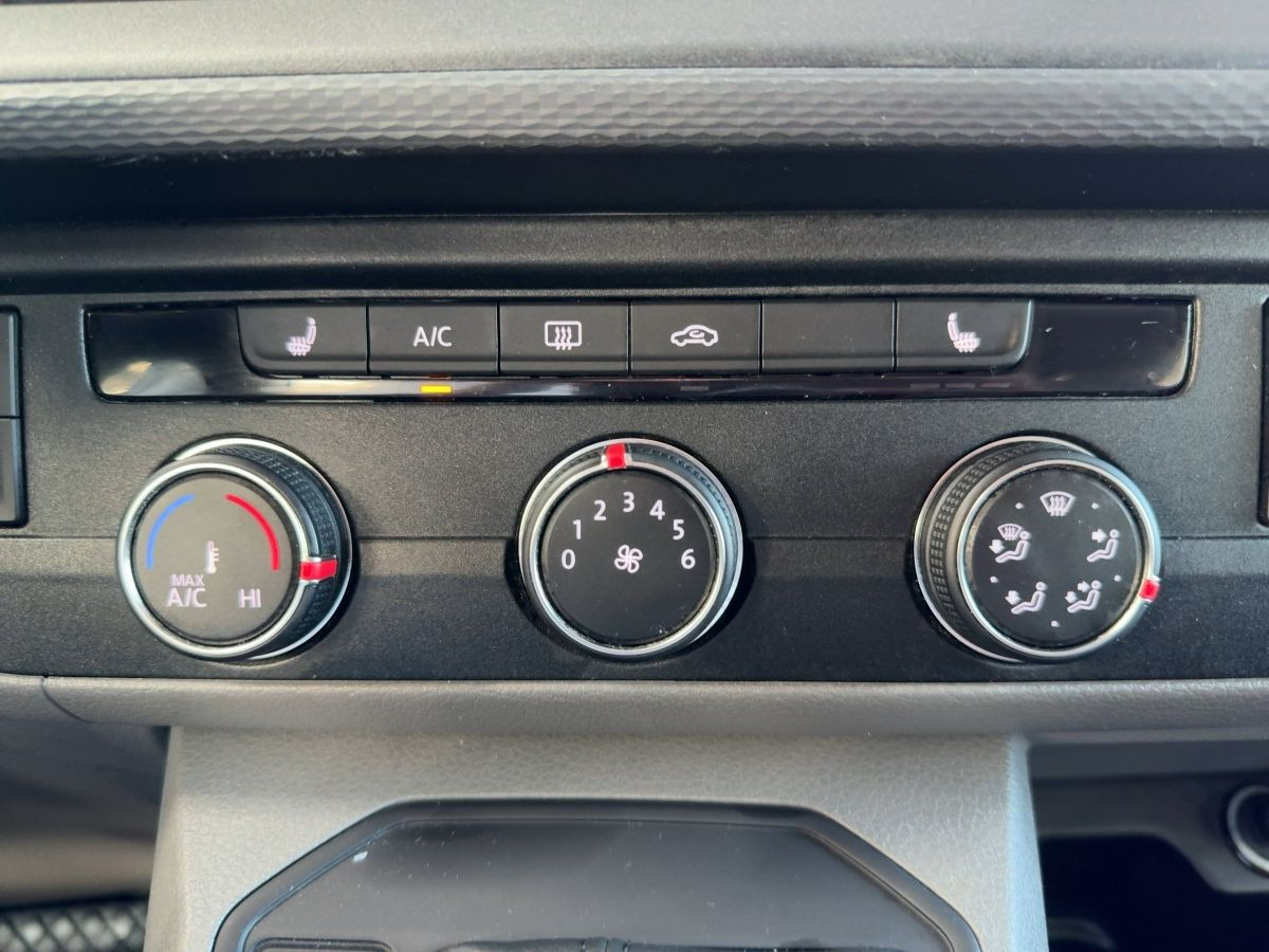 T6.1 Kombi T6.1 2.0 TDI DSG 4M 7-Sitze ACC LED Navi Parkp. Lane Ass. Sitzh. Bluet..