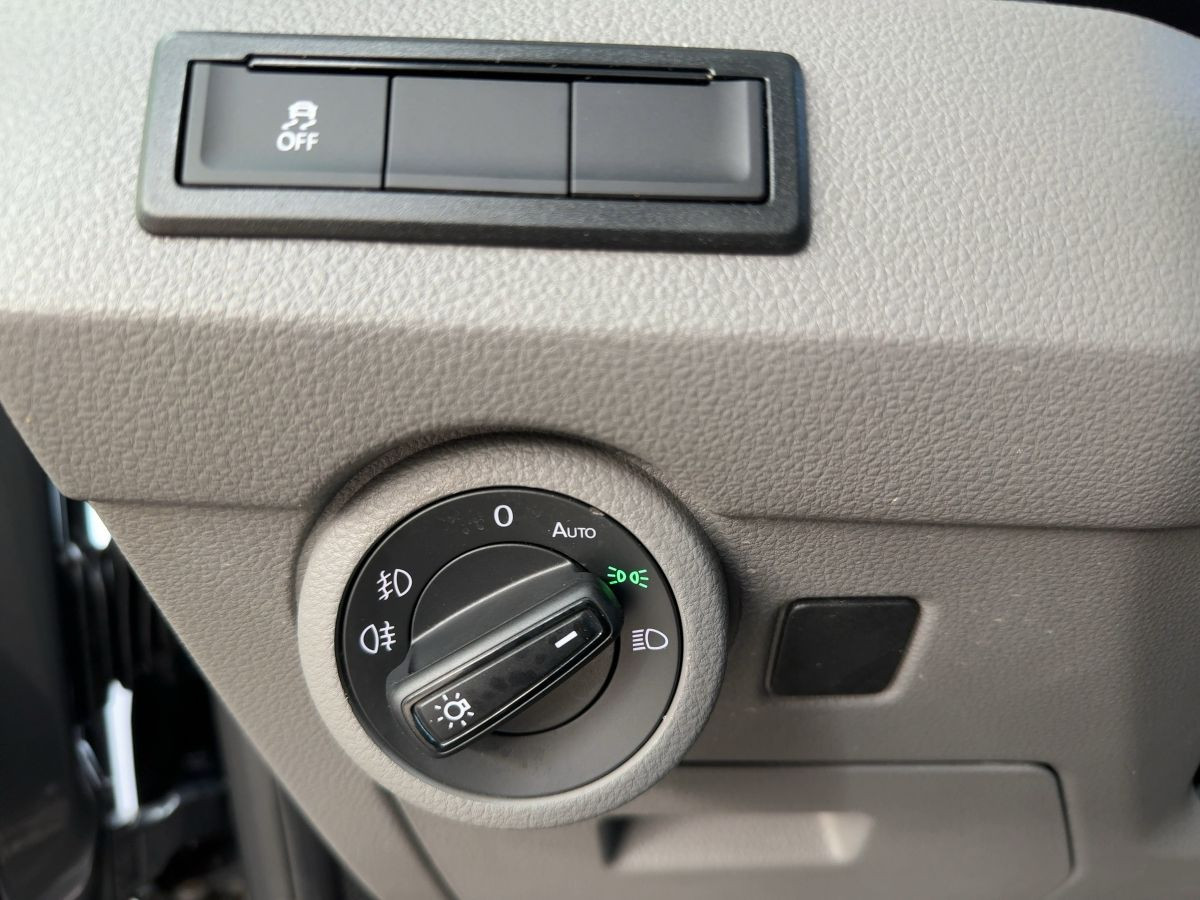 T6.1 Kombi T6.1 2.0 TDI DSG 4M 7-Sitze ACC LED Navi Parkp. Lane Ass. Sitzh. Bluet..