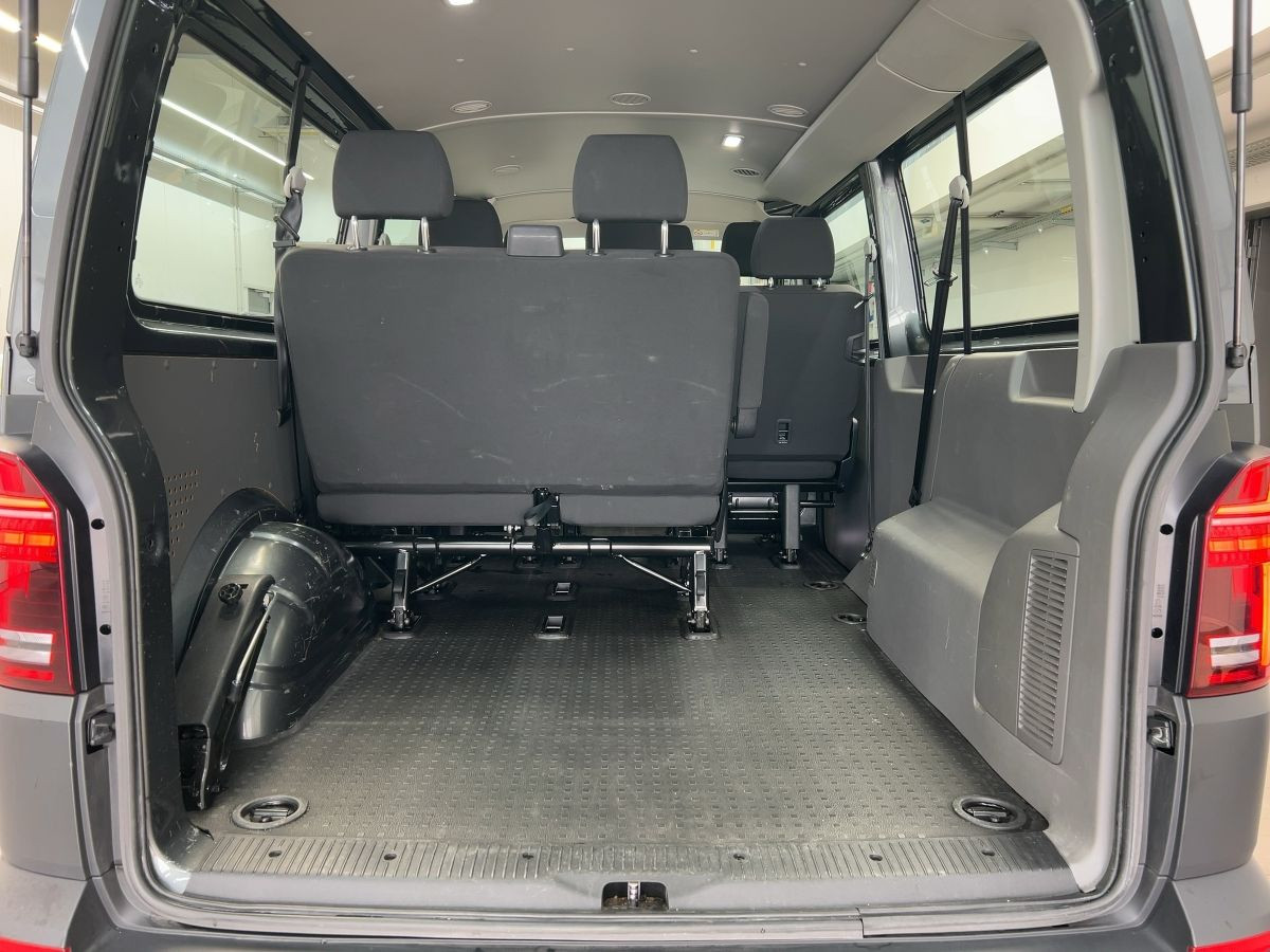 Transporter Kombi T6.1 2.0 TDI 4M 8-Sitze ACC Navi LED Parkp. Lane Ass. Klima Bluet. Sitzh.
