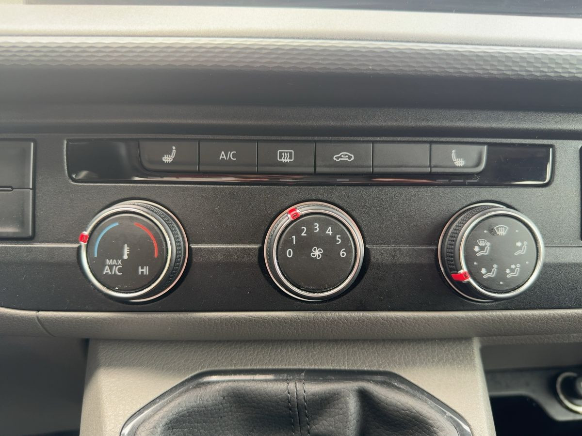 Transporter Kombi T6.1 2.0 TDI 8-Sitze ACC Navi LED Parkp. Lane Ass. Bluet. Klima Sitzh.