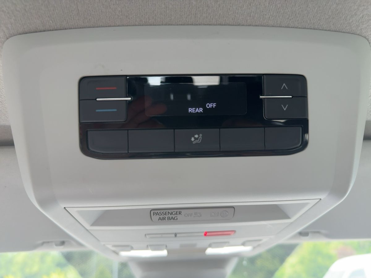 Transporter Kombi T6.1 2.0 TDI 8-Sitze ACC Navi LED Parkp. Lane Ass. Bluet. Klima Sitzh.