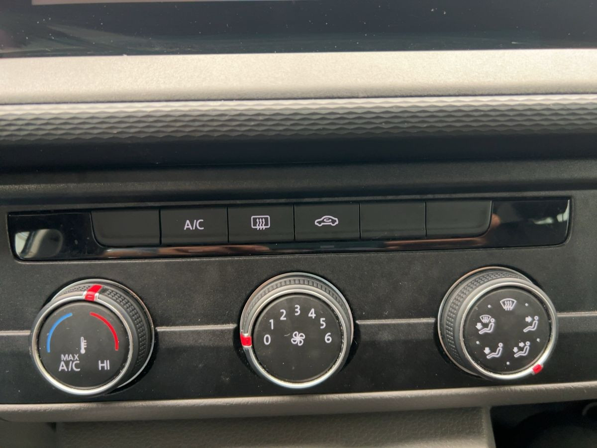 T6.1 Kombi T6.1 2.0 TDI 4M 9-Sitze Navi Parkp. Bluet. Klima Sitzh. DAB+